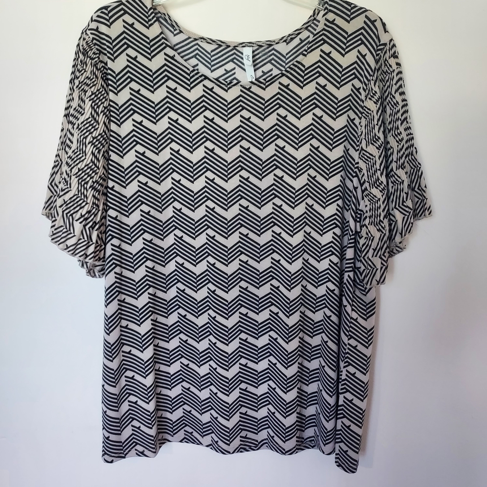 NY Collection Monochrome Chevron Blouse 1X Career Office Artsy Quiet Luxury